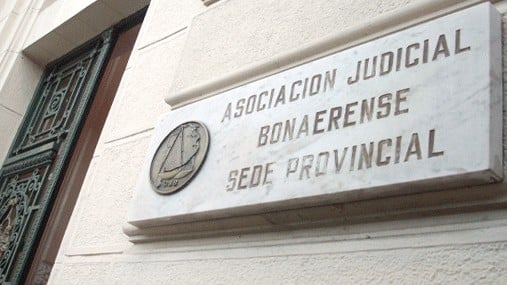 Paro de la AJB el próximo lunes por reclamo salarial