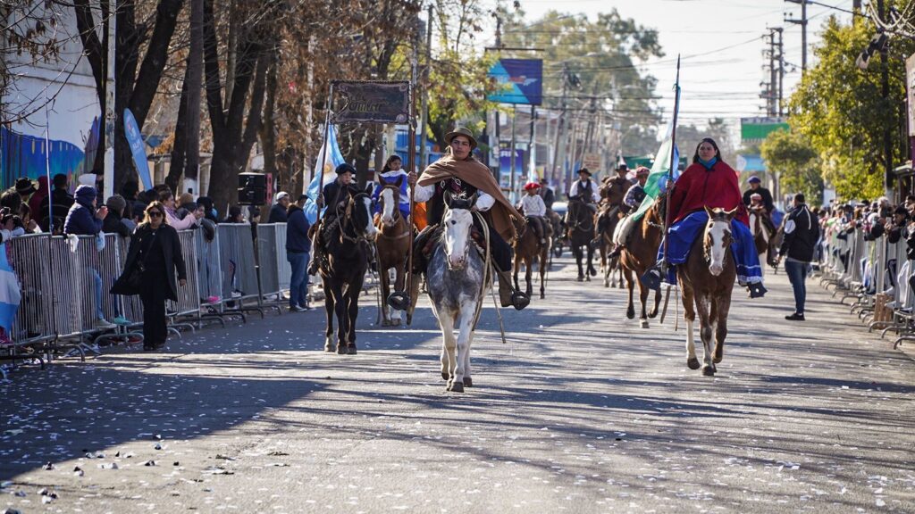 Pilar celebra su historia con festejos y desfile gauchesco