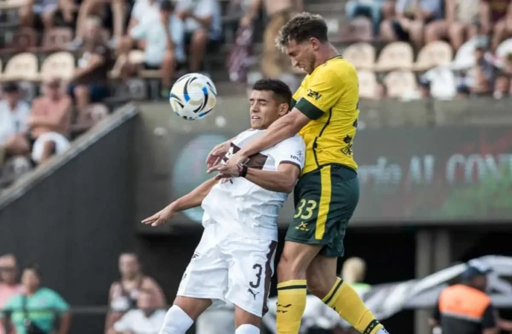 Platense y Defensa igualaron sin goles en Vicente López