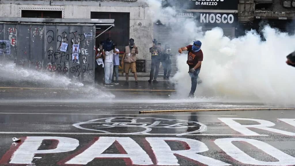 Protestas en el Congreso dejan seis heridos