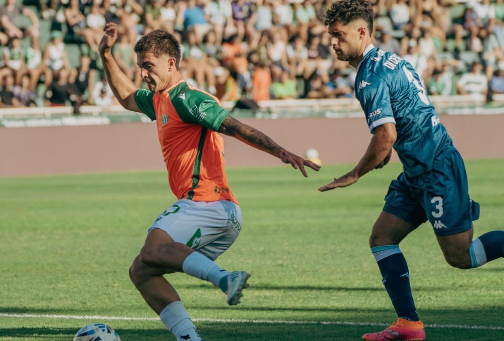 Racing venció a Banfield 2-0 en el Florencio Sola
