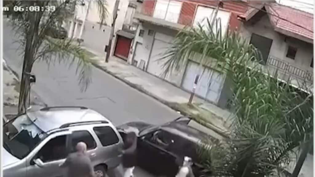 Roban auto a plena luz del día en Lanús