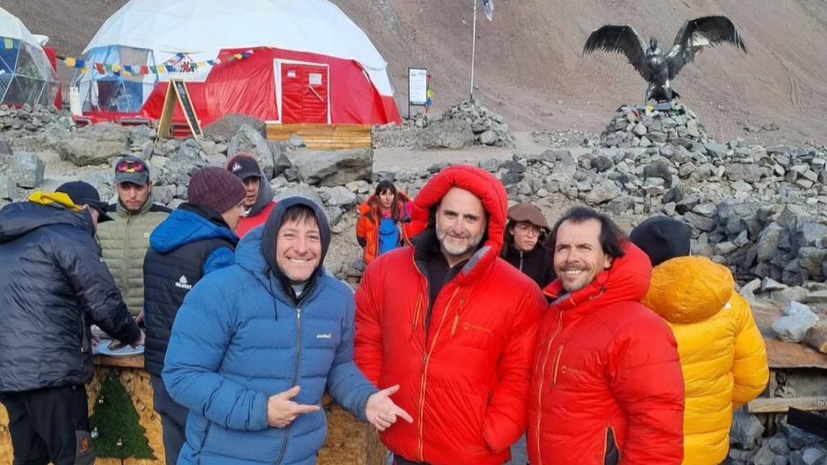 Atleta ciego de Lomas hace historia en el Aconcagua