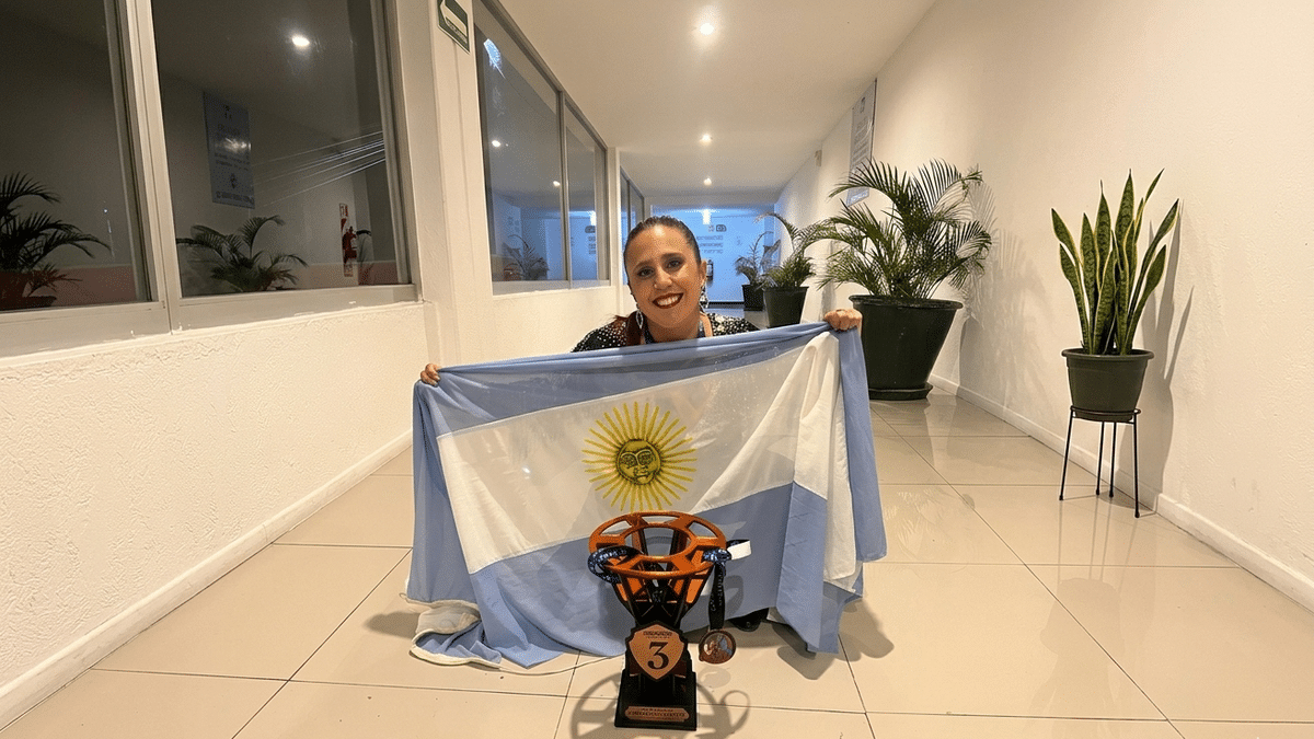 Bailarina de Alejandro Korn en el Mundial de Salsa