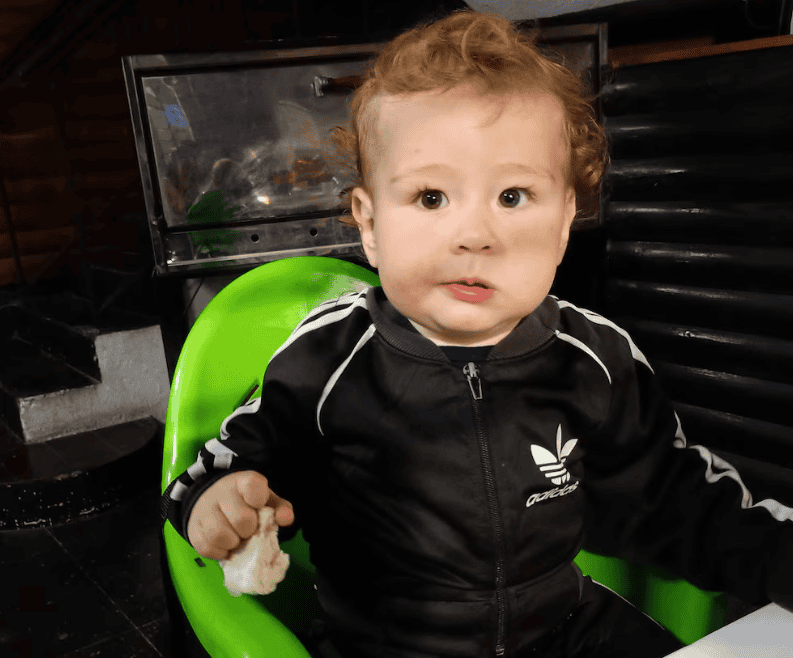 Bebé muere atragantado con uña postiza en Los Polvorines