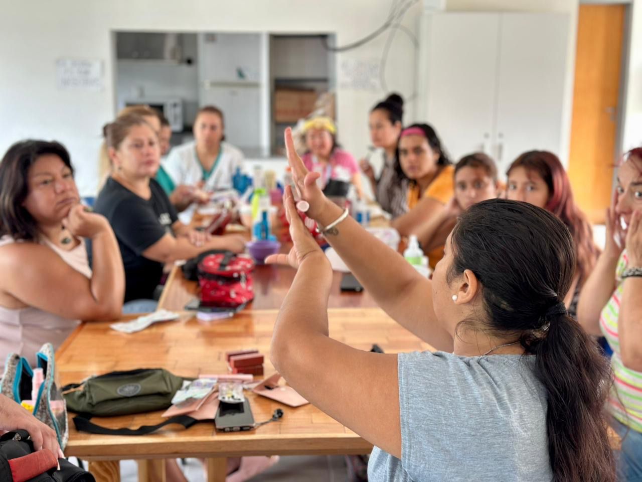 Brown descentraliza atención integral a mujeres