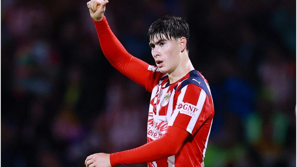 Chivas vence a Santos con doblete de González