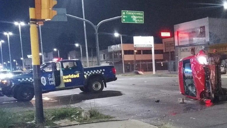 Choque y vuelco en Llavallol: Conductor alcoholizado