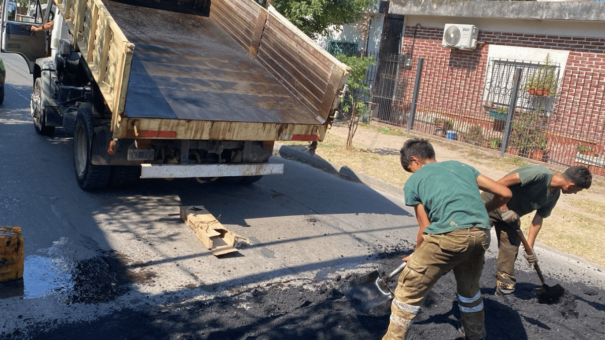Continúan obras de bacheo en El Jagüel