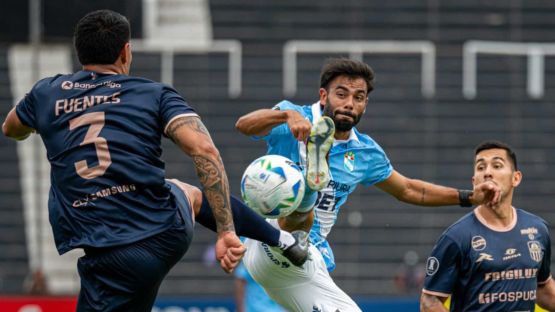 Cristal clasifica a Libertadores tras penales