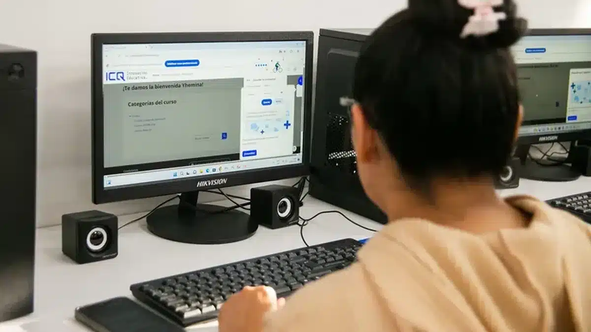 Cursos gratuitos sobre IA para docentes de Lomas de Zamora