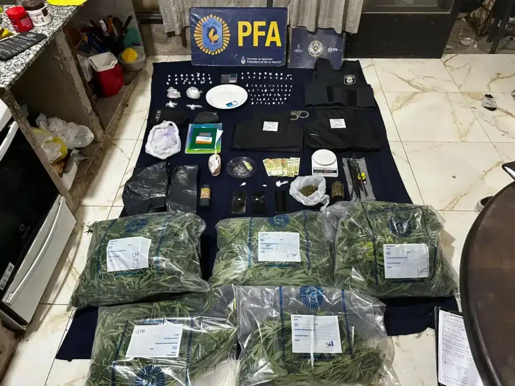 Desarticulan banda narco en Moreno: cuatro detenidos