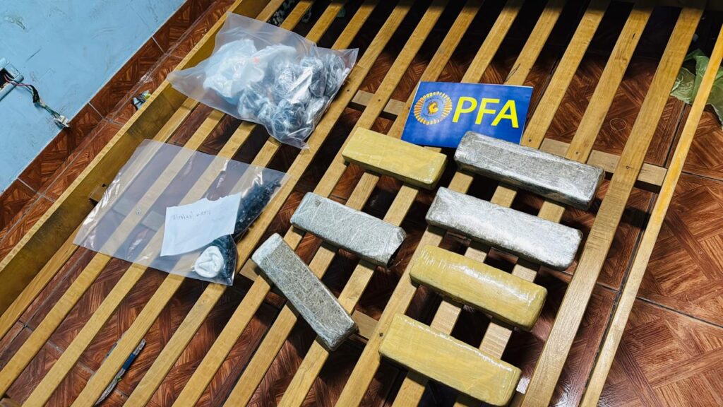 Desbaratan búnkers de droga en Lomas de Zamora