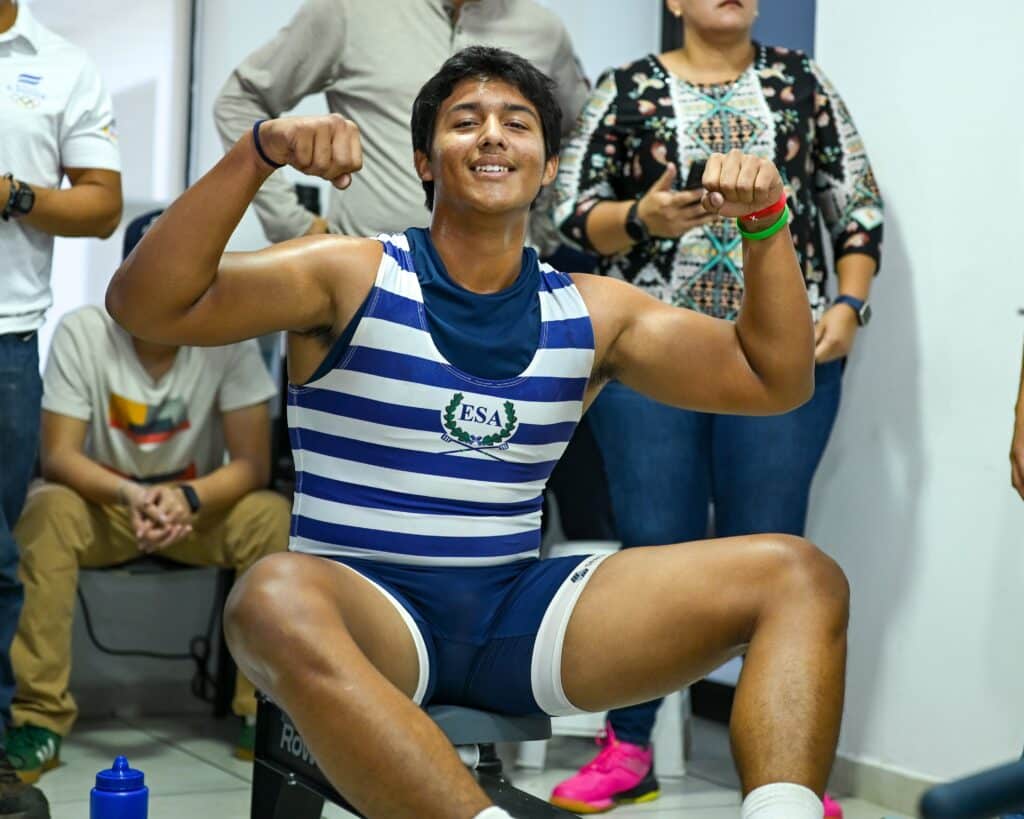 El Salvador logra plata mundial en remo con Berganza