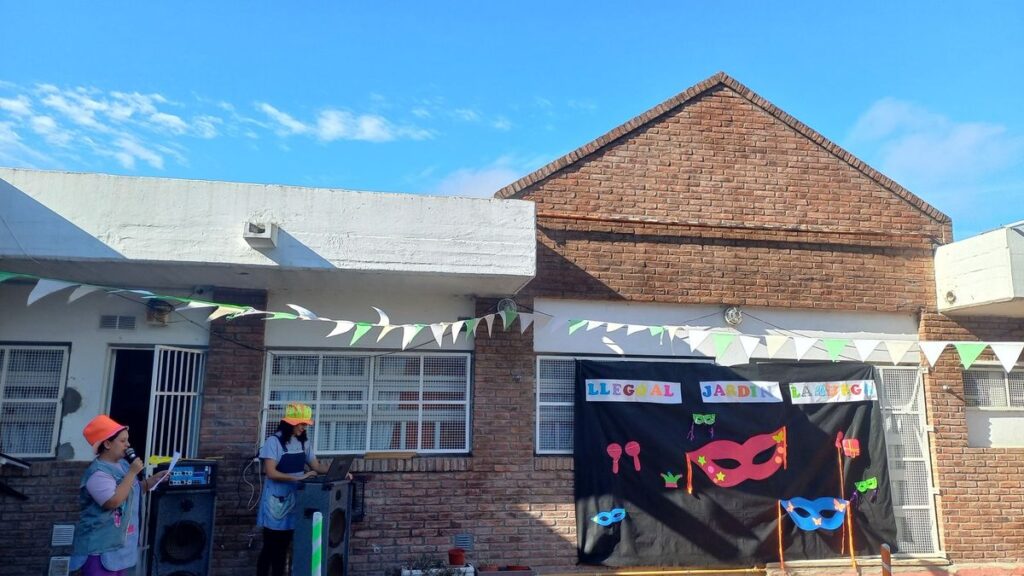 Estafa con buzos de egresados en Alejandro Korn