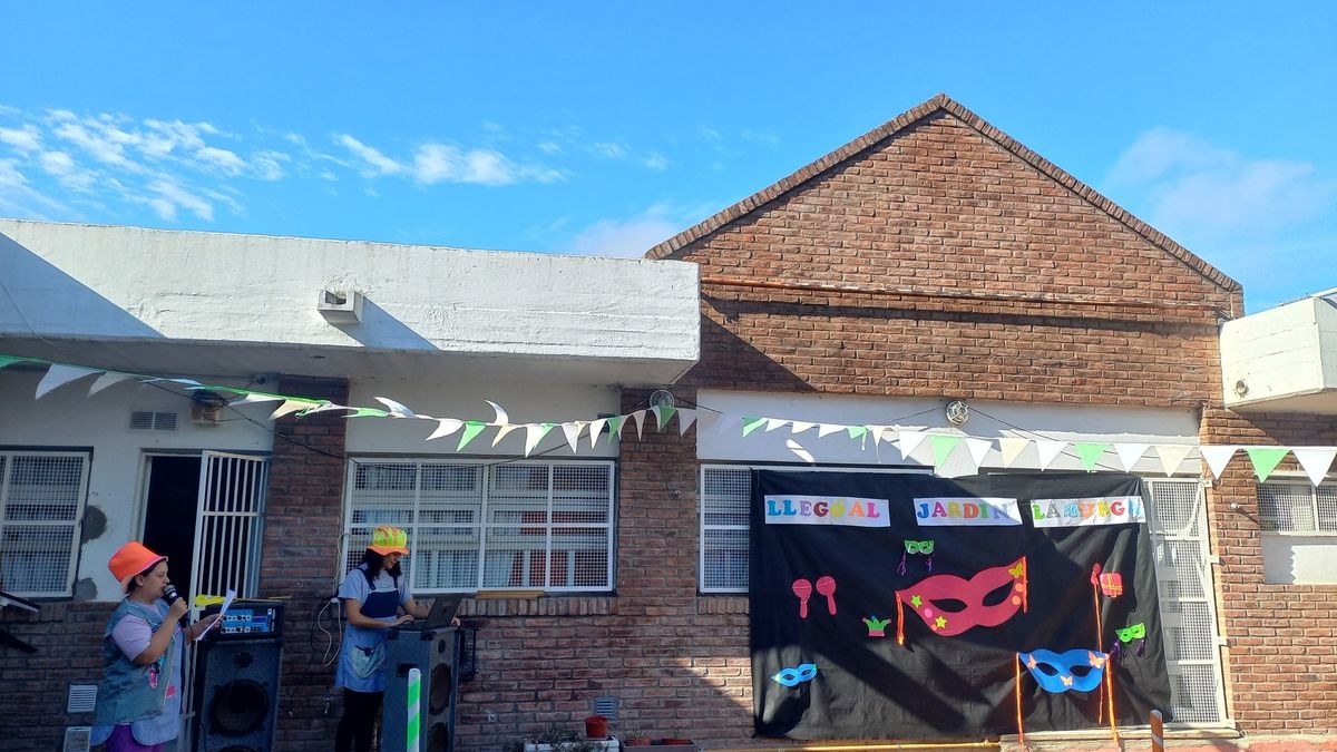 Estafa con buzos de egresados en Alejandro Korn