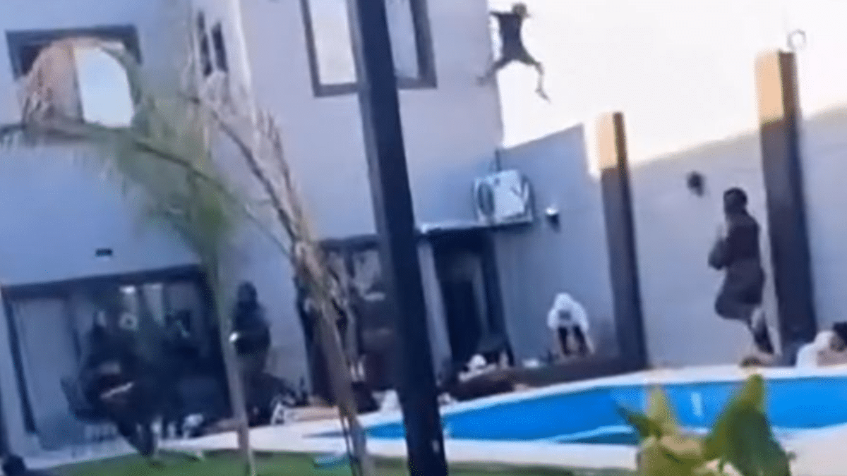 Esteban Echeverría: Pool party detectada por Instagram