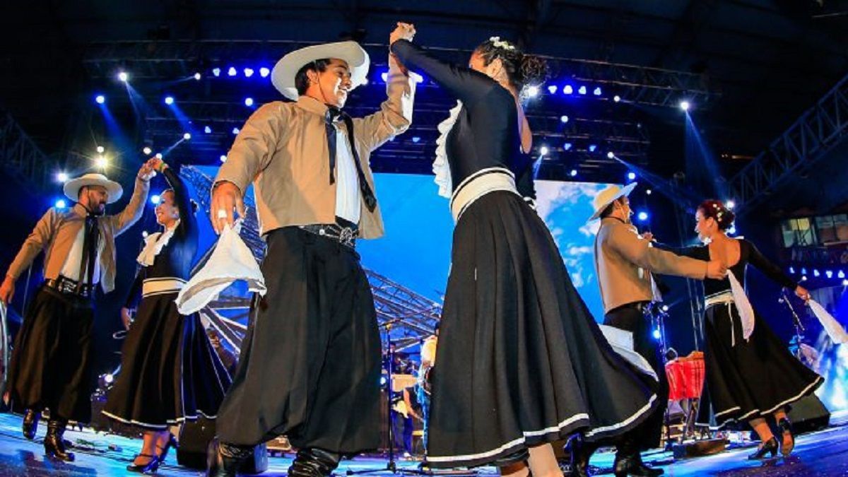 Esteban Echeverría: inscripción a diplomatura en danzas folklóricas