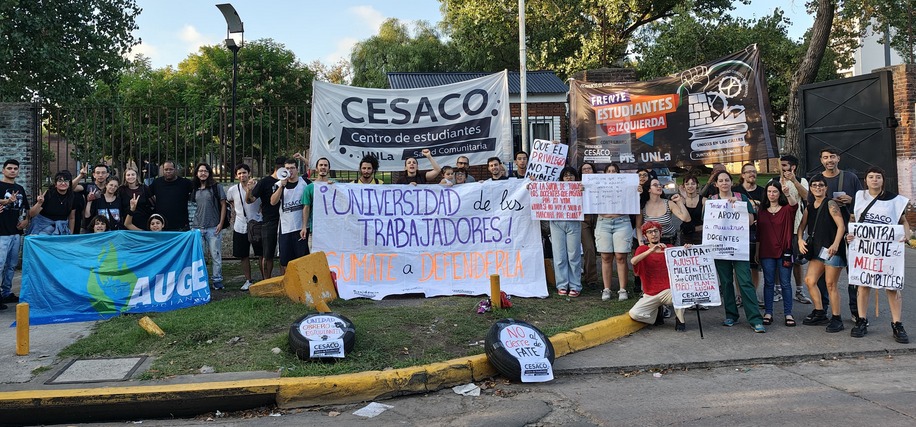 Estudiantes de Lanús protestan por financiamiento universitario