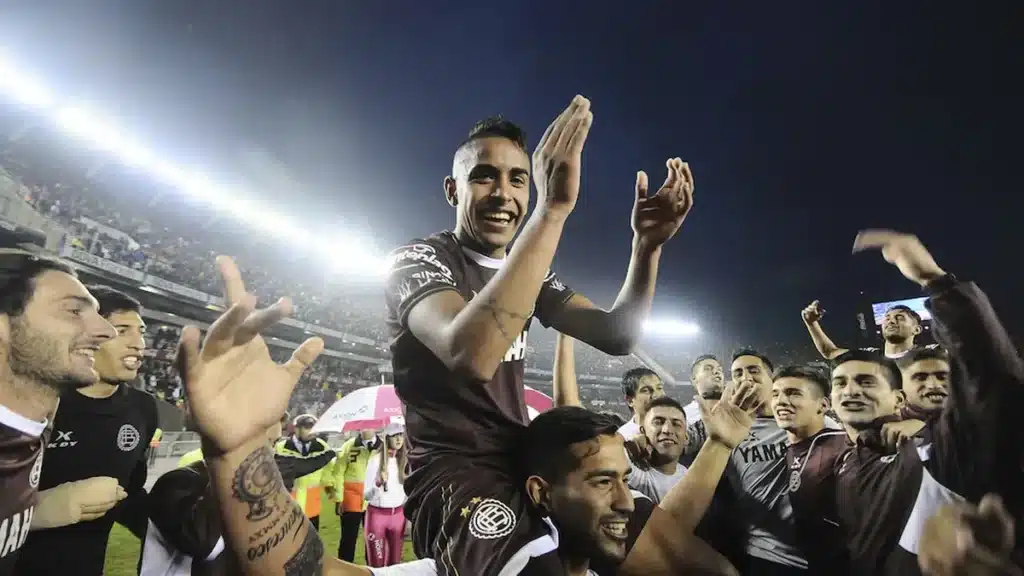 Ex campeón de Lanús se retira a los 32 años