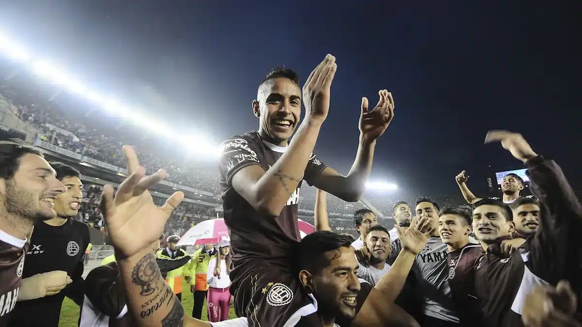 Ex campeón de Lanús se retira a los 32 años