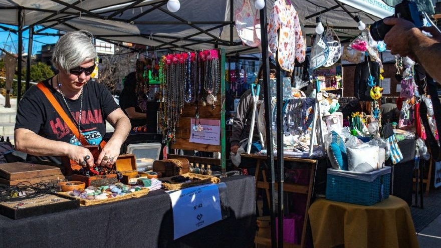 Feria de Economía Social llega a plazas de Lanús Este y Escalada