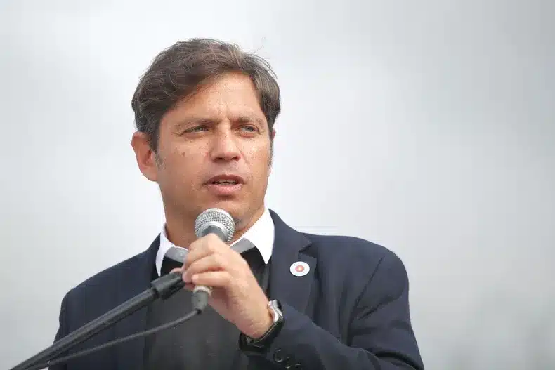 Kicillof defiende expropiación de YPF y critica a Milei