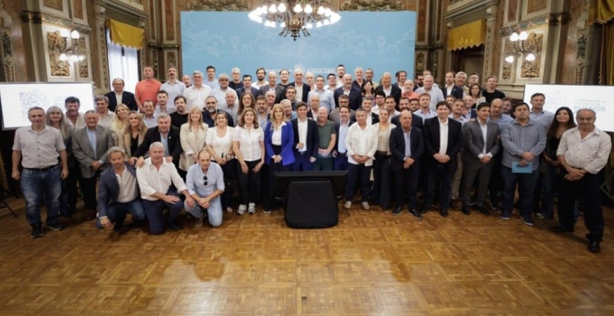 Kicillof suma intendentes a reclamo de deuda a Nación