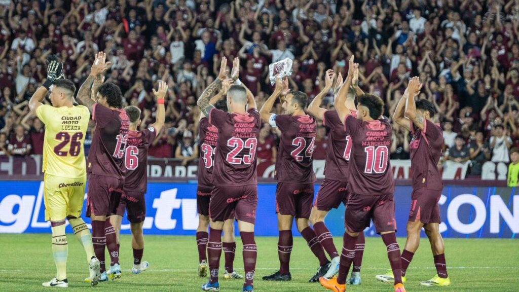 Lanús recibe a hinchas de Boca tras obtener el título