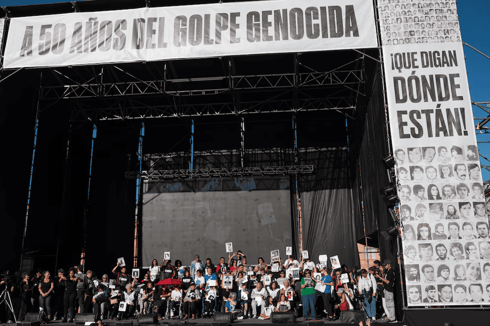Masiva marcha a 50 años del golpe con críticas al Gobierno
