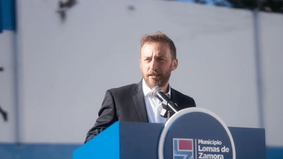 Otermín presente en inicio de clases en Temperley