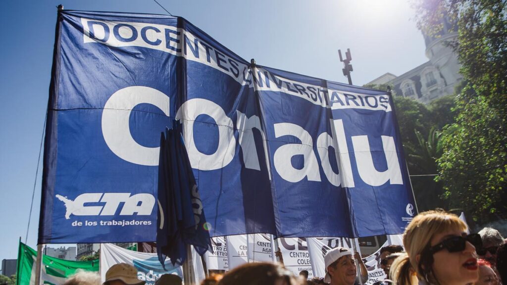 Paro de docentes universitarios: peligra inicio de clases