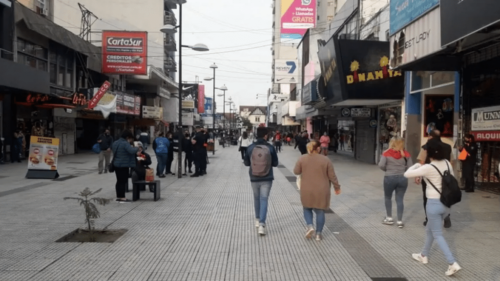 Principio de incendio en la peatonal de Lomas
