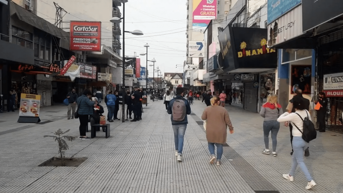Principio de incendio en la peatonal de Lomas
