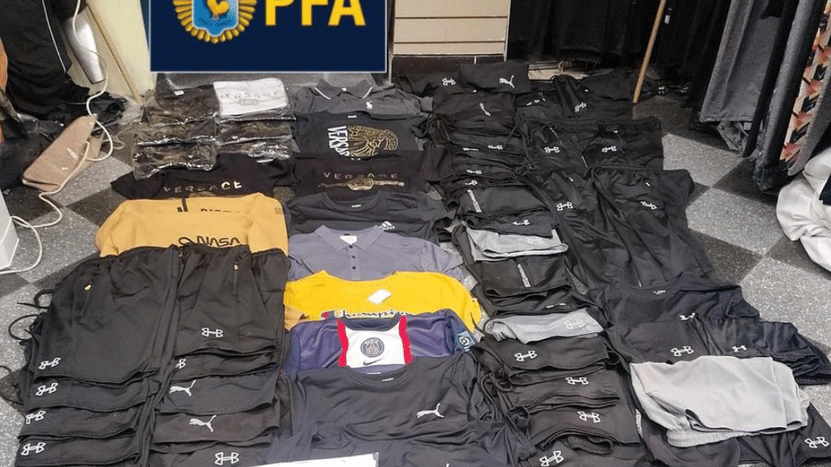 Rescatan personas de taller clandestino en Lanús