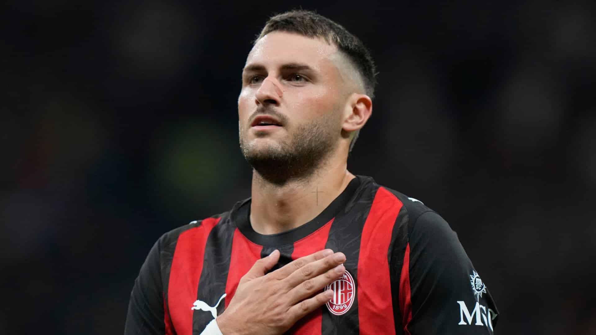 Santiago Giménez vuelve a entrenar con el AC Milan