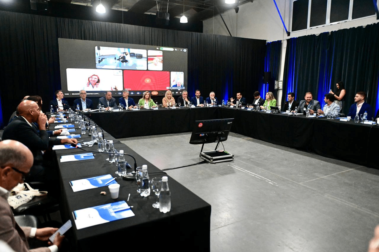 Sujarchuk planteó la asfixia financiera municipal en encuentro federal