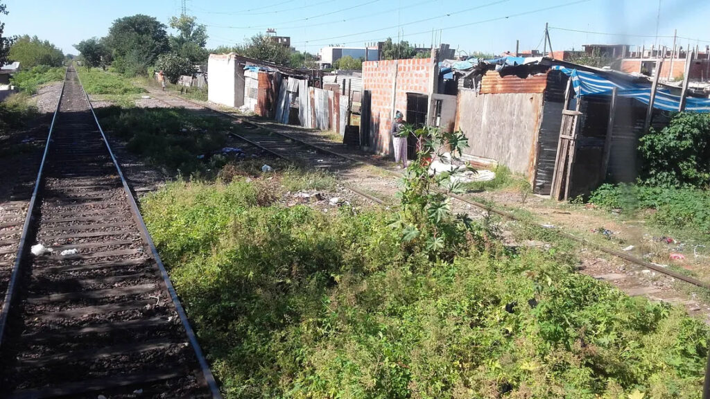 Tren Temperley-Haedo: demoras por obras en puente