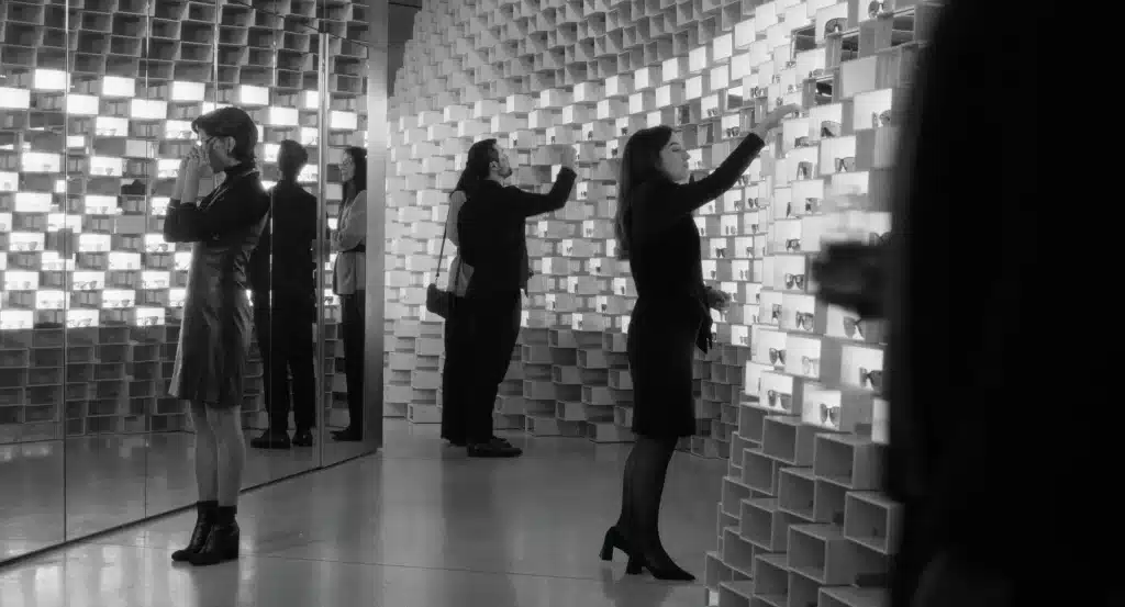 Two People Exchanging Saliva: Crítica del film