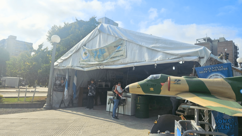 Veteranos de Malvinas invitan a recorrer carpa histórica