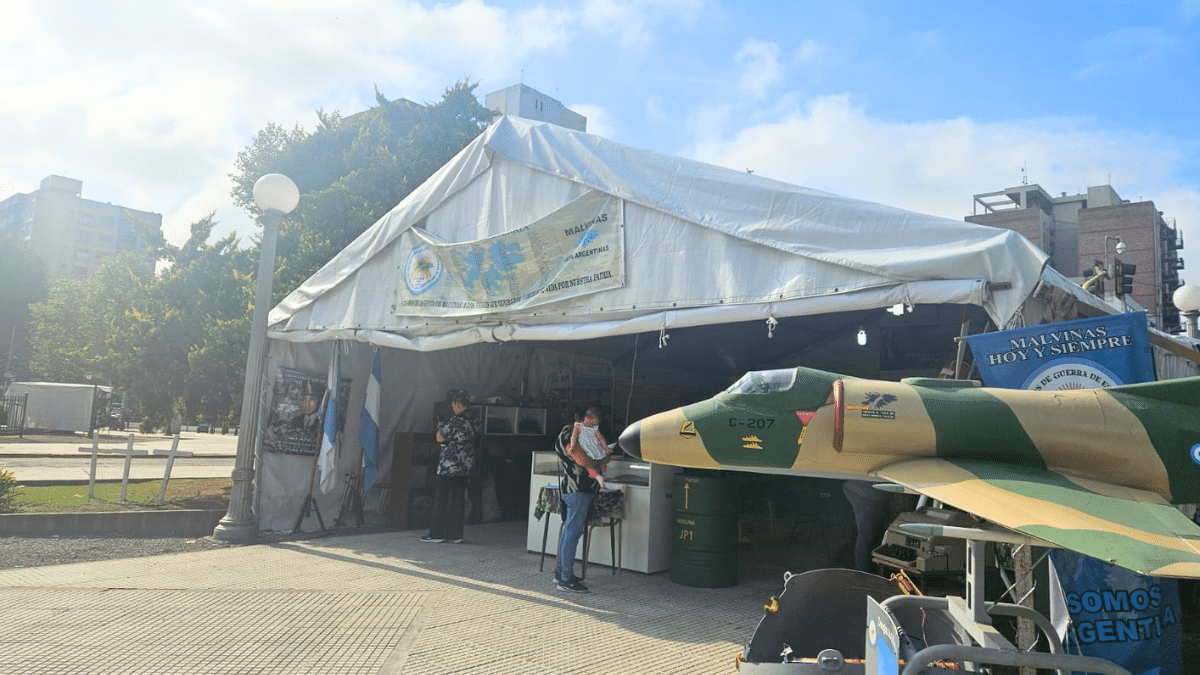 Veteranos de Malvinas invitan a recorrer carpa histórica