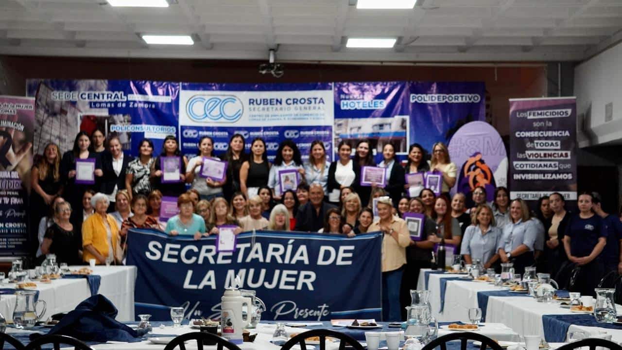 Voces femeninas en Lomas contra reforma laboral