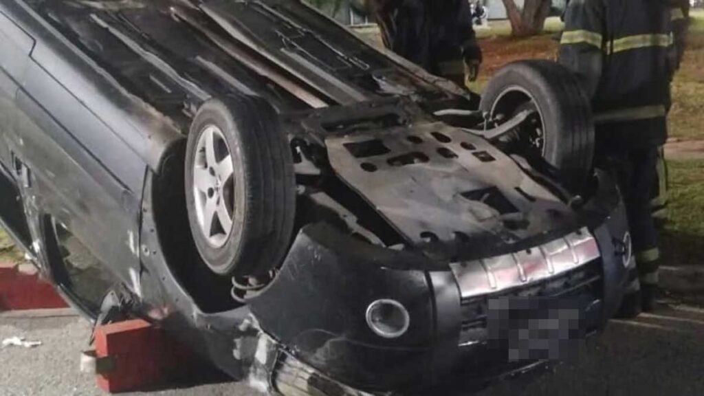 Vuelco en Monte Grande: Conductor hospitalizado