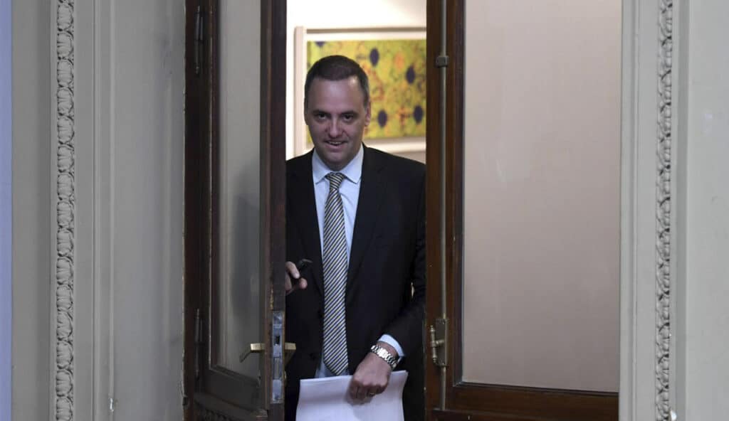 Adorni bajo la lupa: su imagen impacta a Milei, según consultora