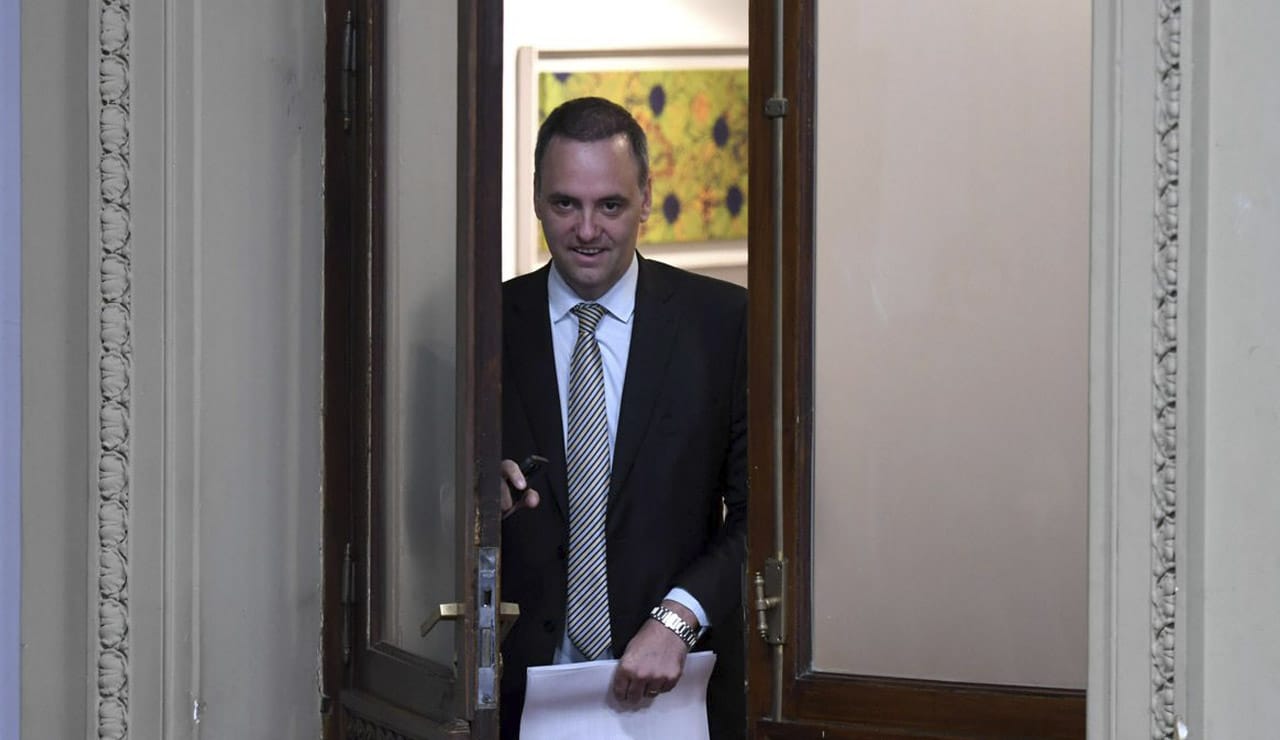 Adorni bajo la lupa: su imagen impacta a Milei, según consultora