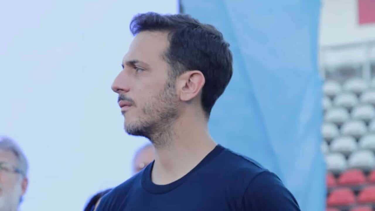 Álvarez vs. Caputo: Cruce por tasas en Lanús