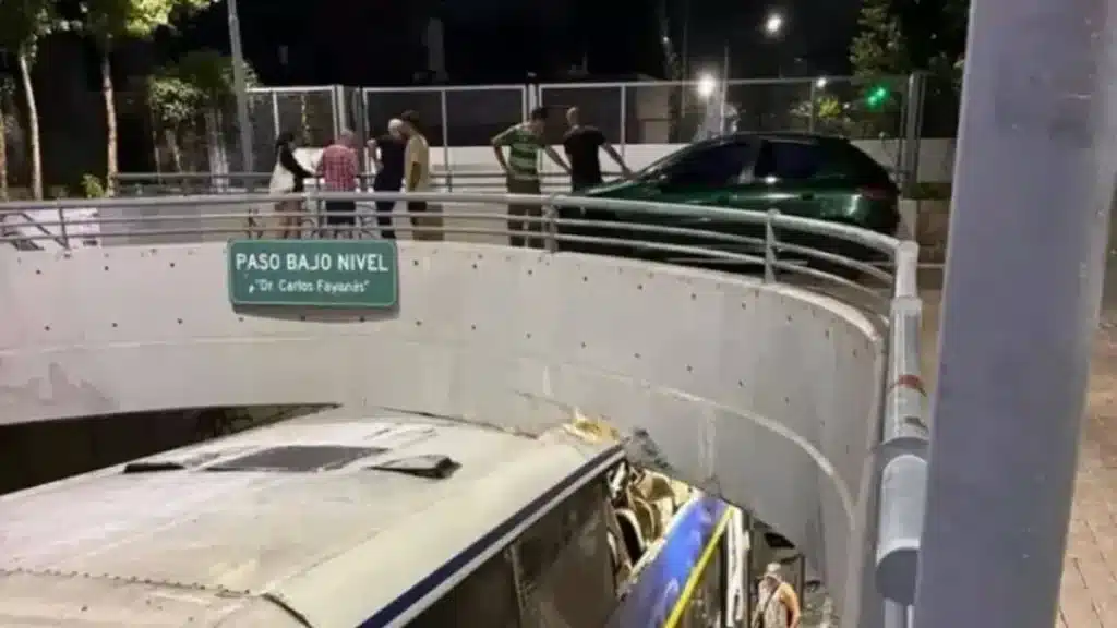 Banfield: Micro con hinchas chocó y dejó heridos