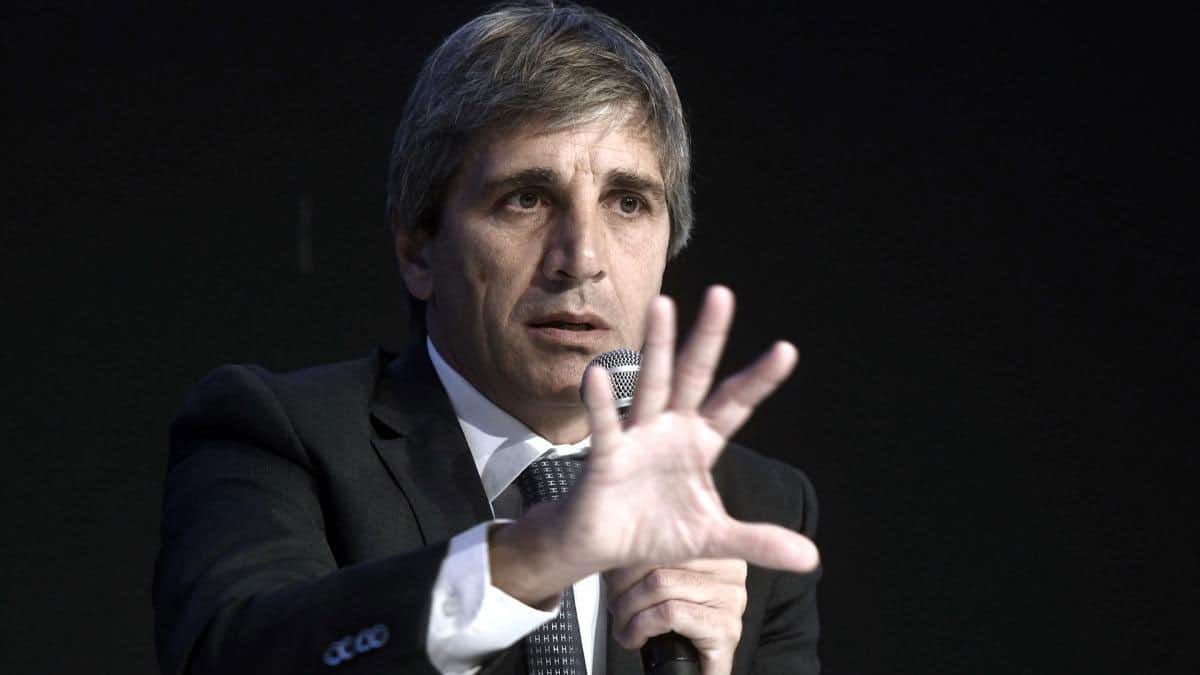 Caputo anticipa posible suba de inflación en marzo