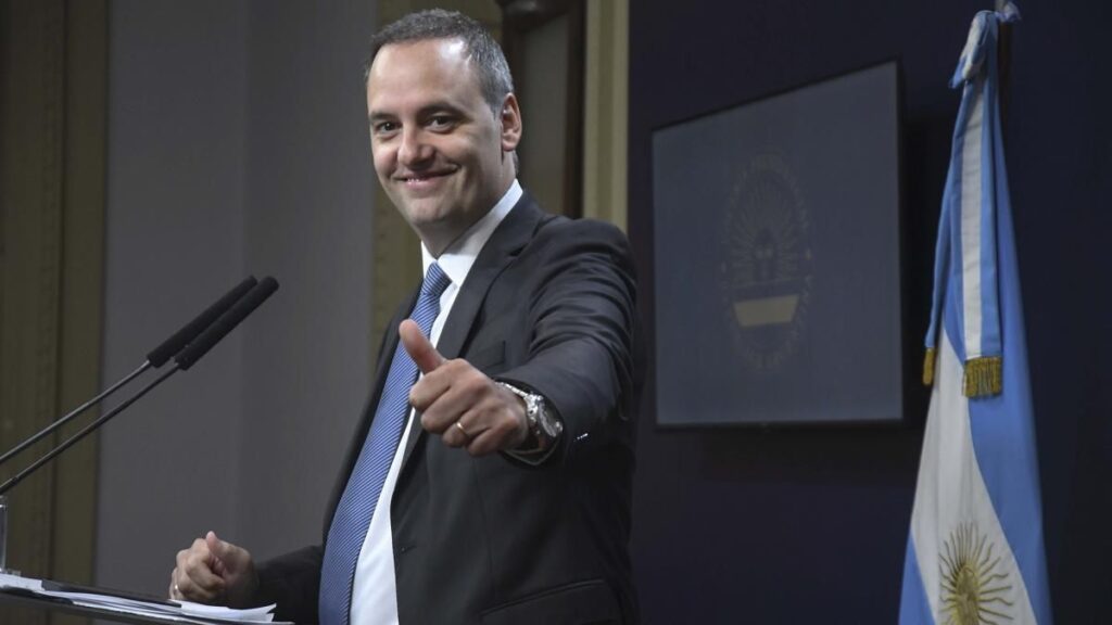 Caso Adorni: Escribana Declarará por Propiedades No Declaradas