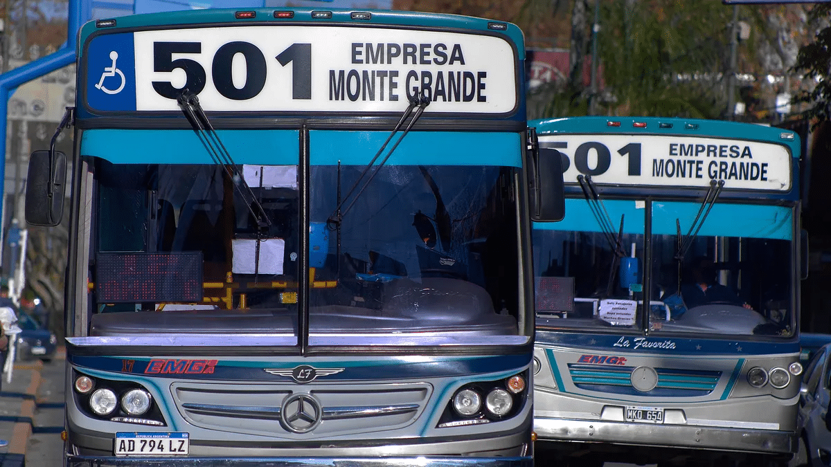 Colectivos de Empresa Monte Grande circulan con menor frecuencia